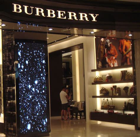 burberry opening hours